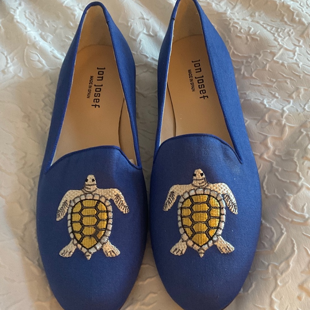 NEW JON JOSEF EMBROIDERED TURTLE LOAFERS 9.5